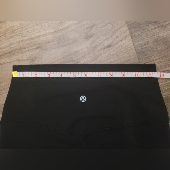 (12)  Lululemon Crop Excellent Condition🎉 - Picture 4 of 5